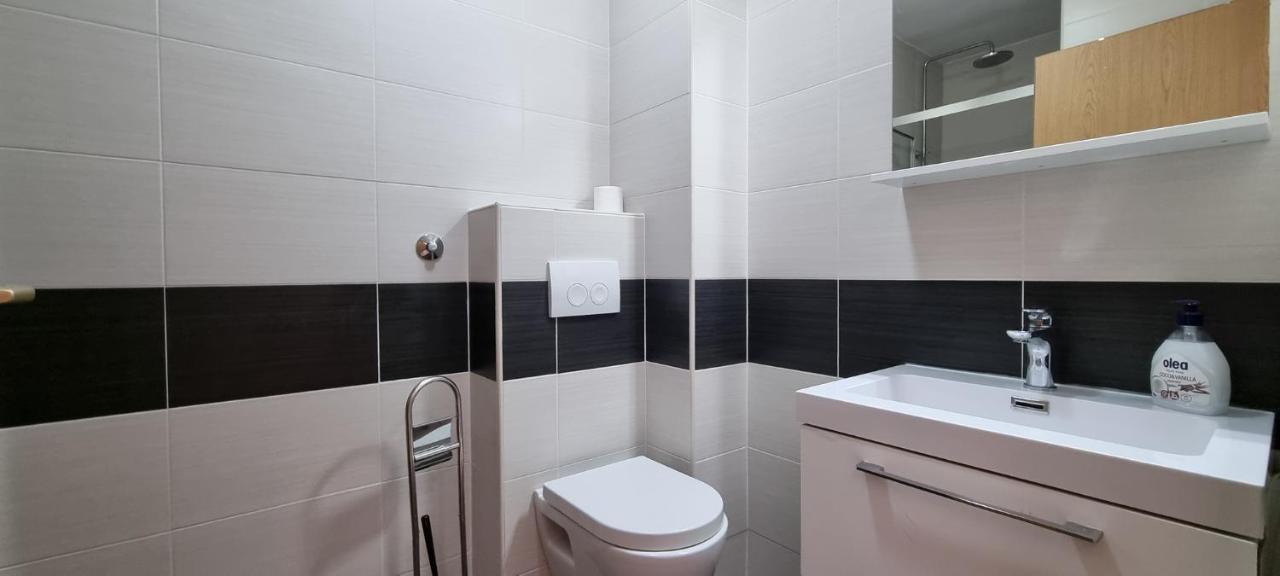 מדולין Sand Beach Apartment Idila מראה חיצוני תמונה