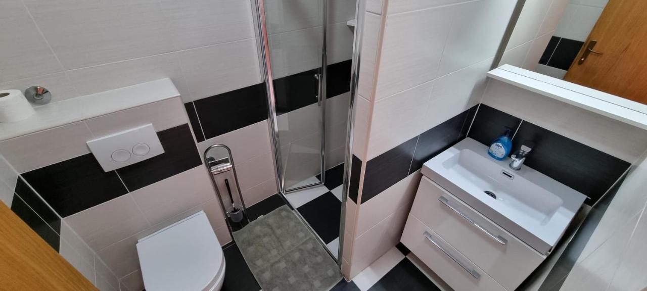 מדולין Sand Beach Apartment Idila מראה חיצוני תמונה